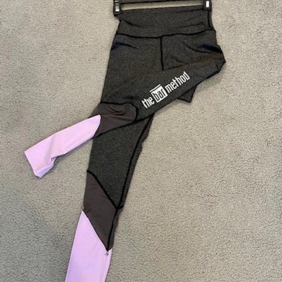 THE BAR METHOD LEGGINGS SMALL, BONUS SOCKS! - Picture 1 of 8